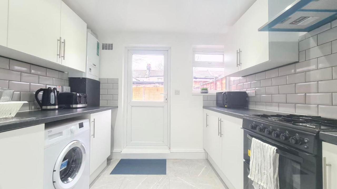 Cosy Room In Manor Park London Exterior photo