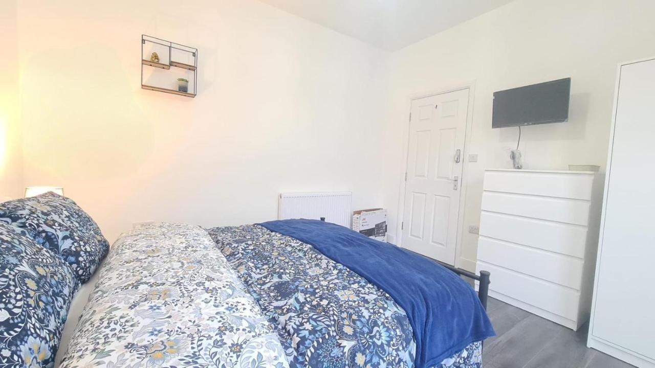 Cosy Room In Manor Park London Exterior photo